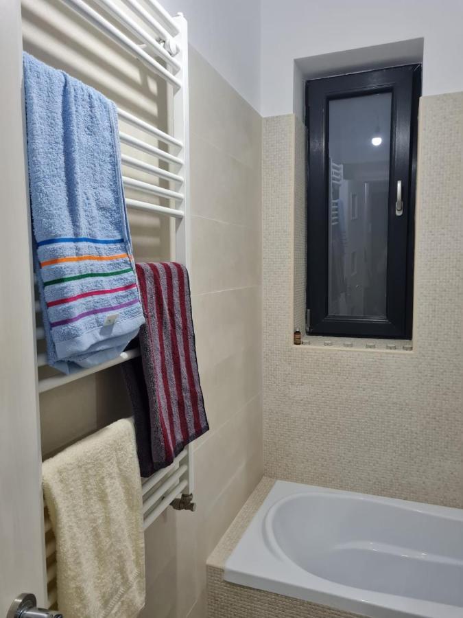 Deluxe 2 Bedroom Apartment With Balcony And Private Parking Bragadiru Exterior photo