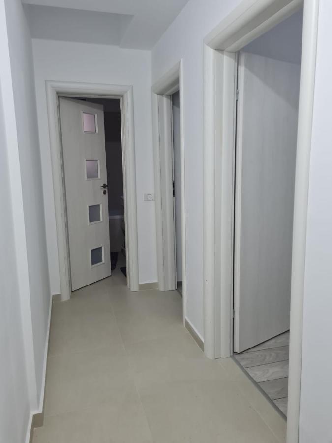 Deluxe 2 Bedroom Apartment With Balcony And Private Parking Bragadiru Exterior photo