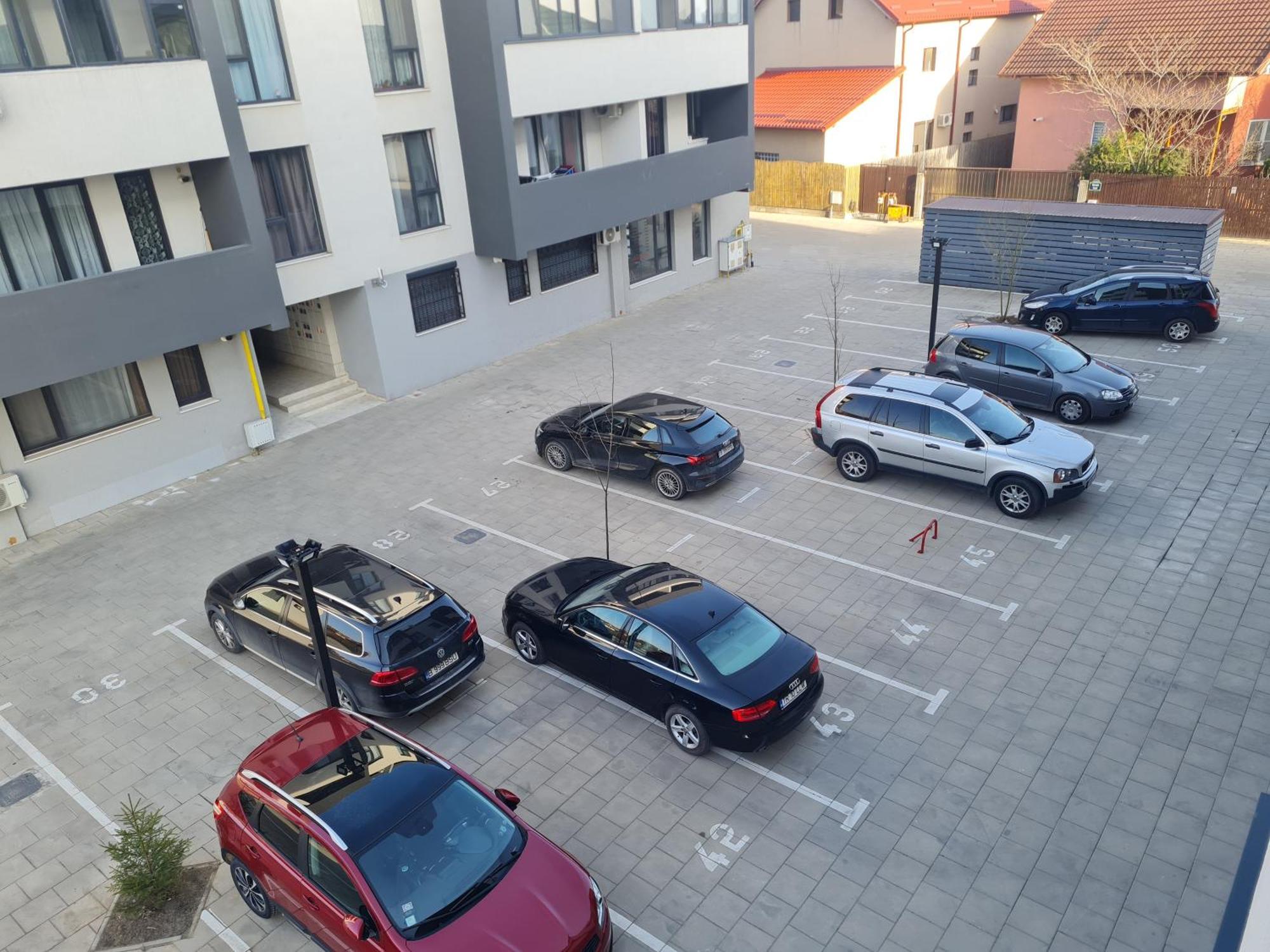 Deluxe 2 Bedroom Apartment With Balcony And Private Parking Bragadiru Exterior photo