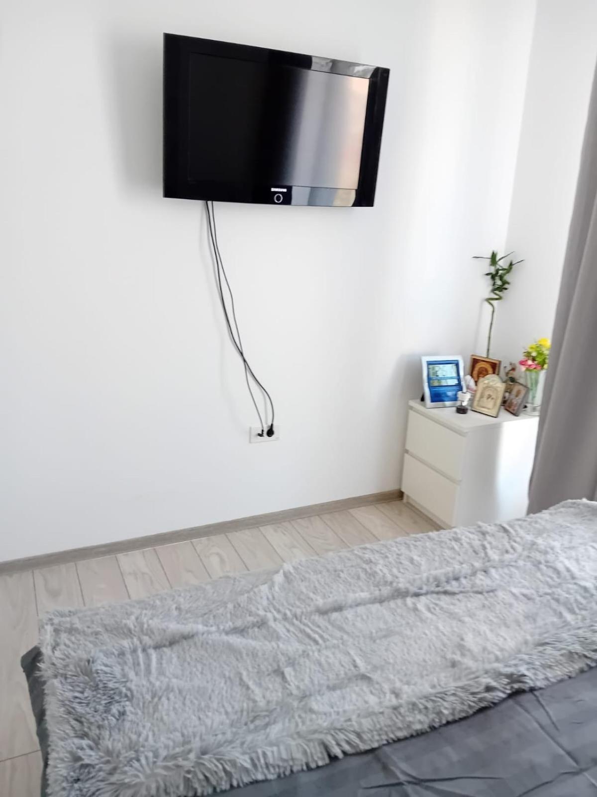Deluxe 2 Bedroom Apartment With Balcony And Private Parking Bragadiru Exterior photo